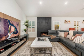 Luxury Living Private Pool BBQ & Prime Location